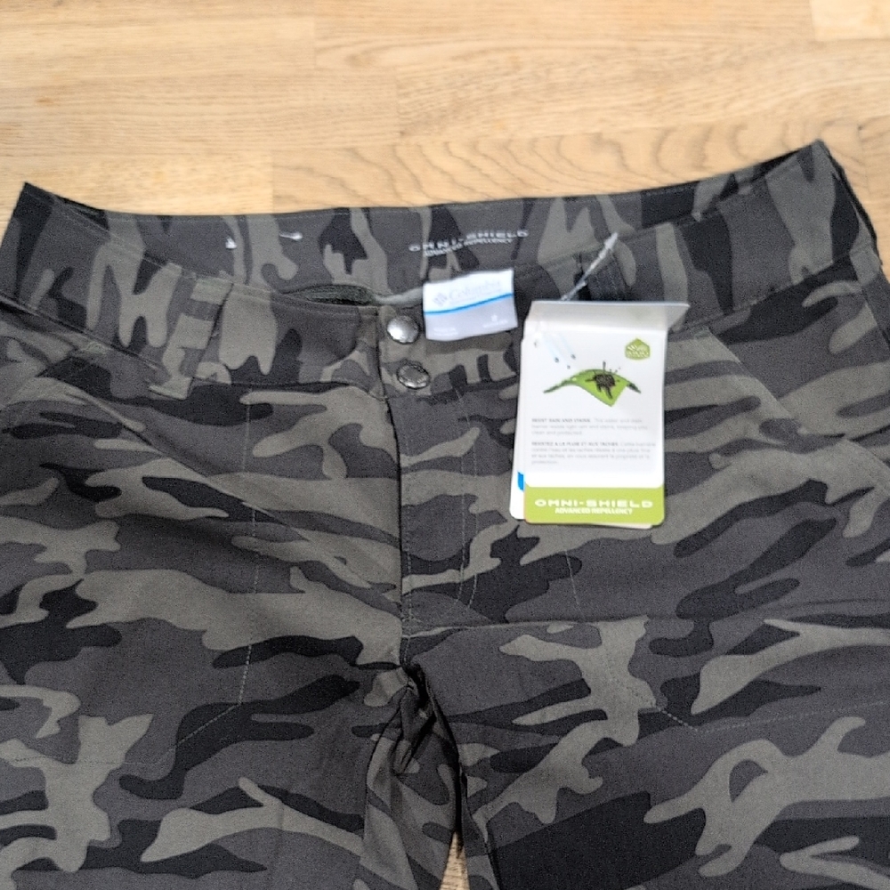 Columbia Women's Black and Gray Camo Pants